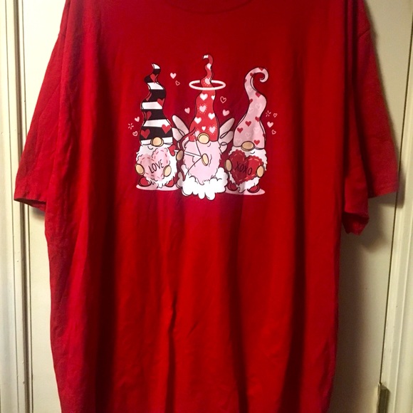 Gnomes 
Women’s Shirt 
Size 4XL 
Red 
Short Sleeve 
Top 
Excellent Condition - Picture 7 of 12